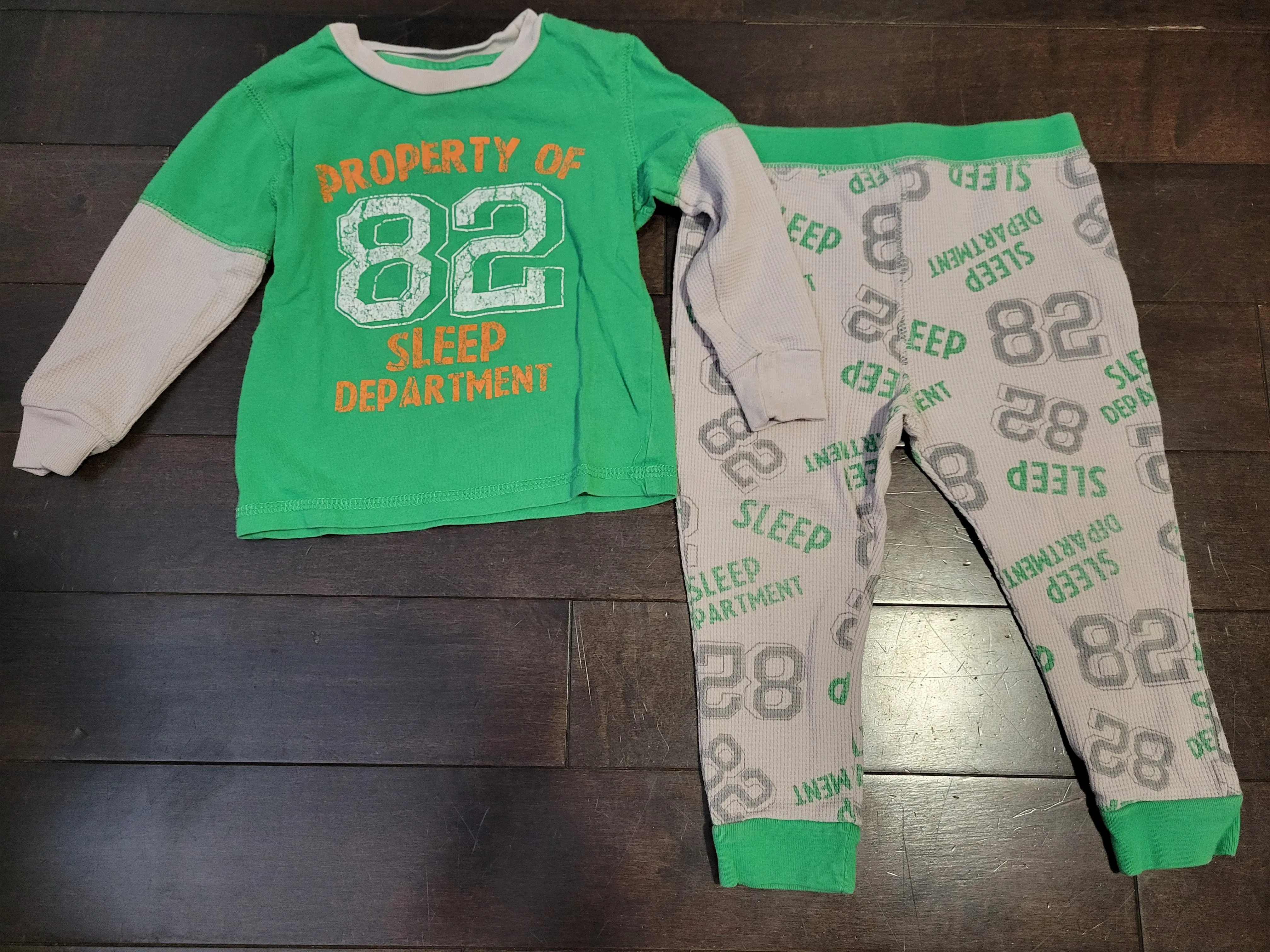 2 pairs of Pj's, 2T, Kids 2T