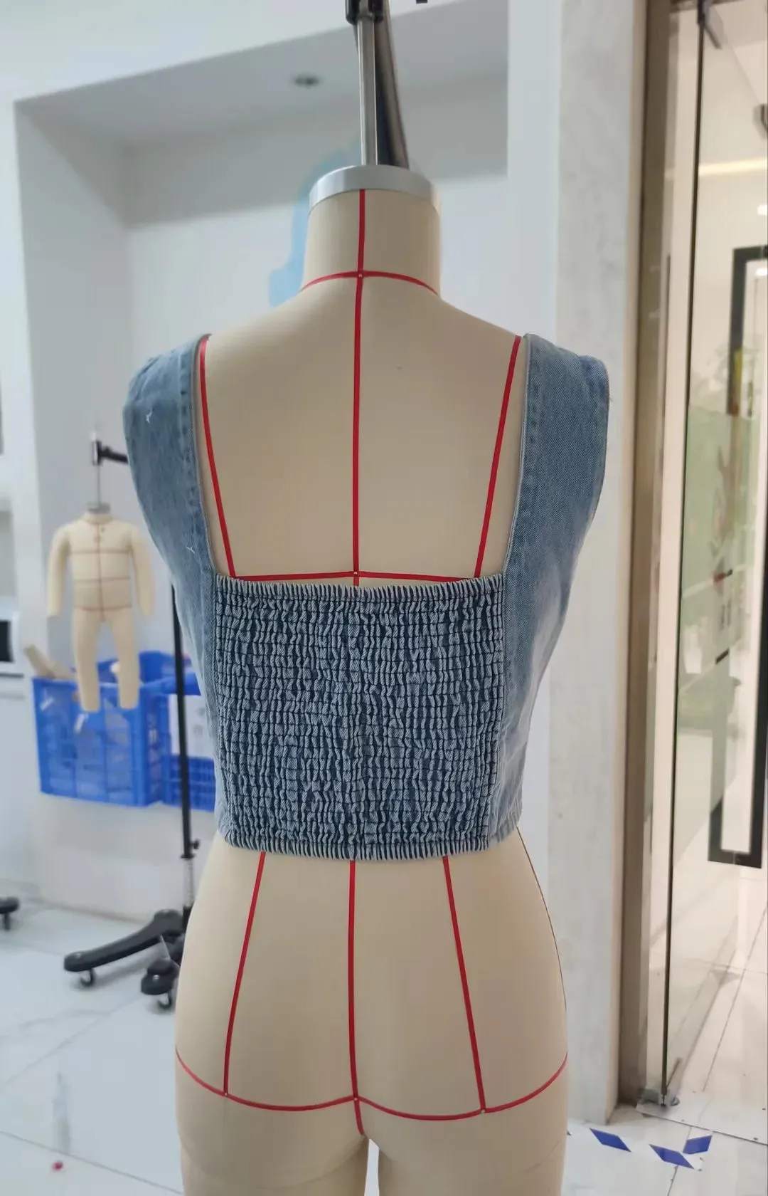 LVSANW Women's Denim Tank Tops New Summer Sleeveless Button Down Crop Tops for Party Club Slim Fit Square Neck Backless Camis