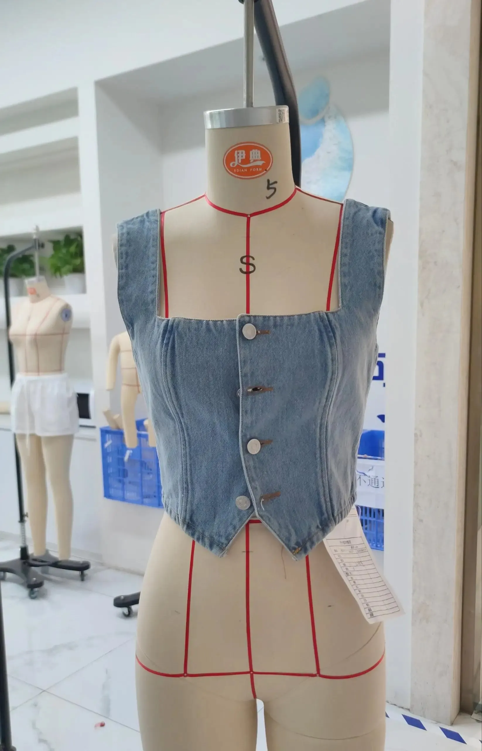 LVSANW Women's Denim Tank Tops New Summer Sleeveless Button Down Crop Tops for Party Club Slim Fit Square Neck Backless Camis
